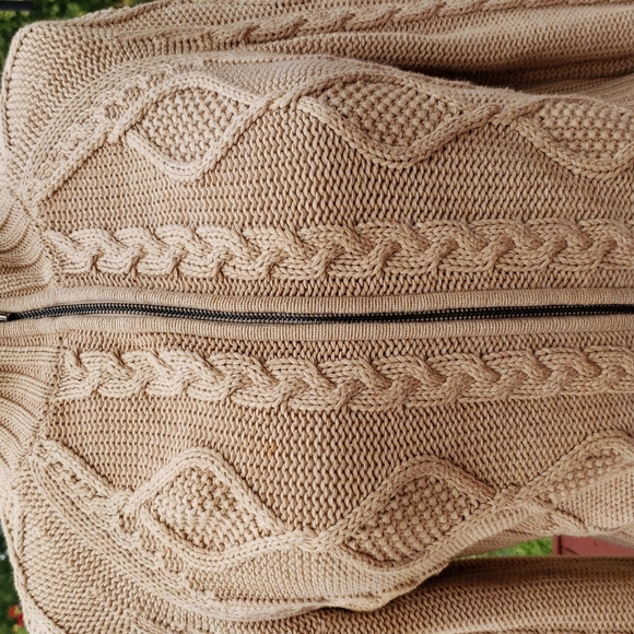 LEO AND NICOLE SWEATER - Picture 2 of 9